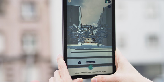 Nutzung einer AR-App zur Visualisierung städtebaulicher Maßnahmen